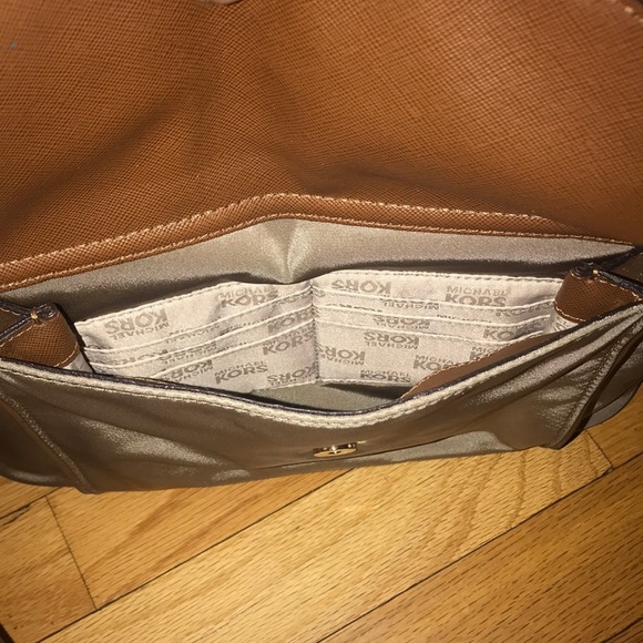 Beautiful Michael Kors purse tote bag - Picture 4 of 14